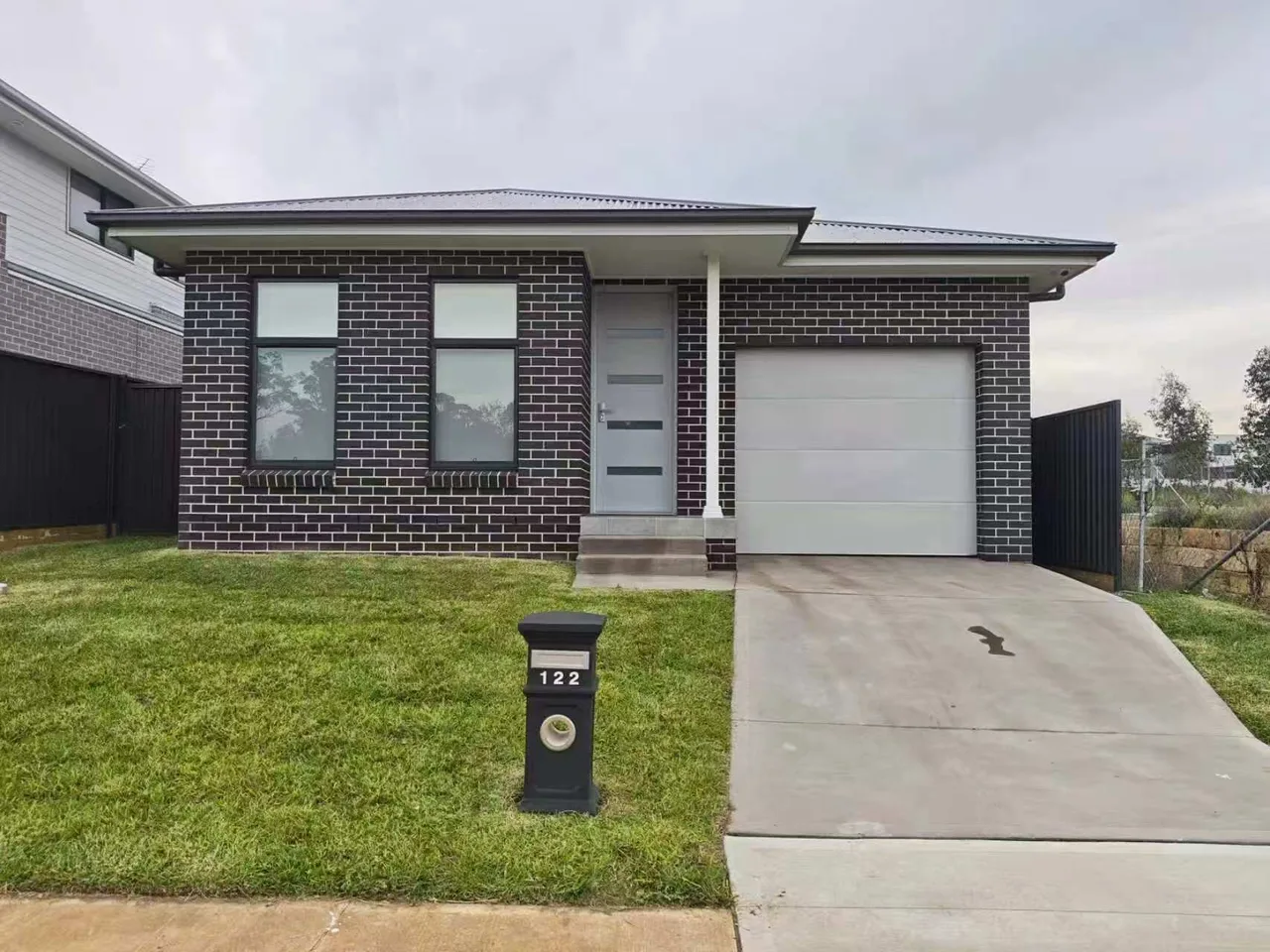 122 Fourth Avenue Austral NSW 2179 — photo 1